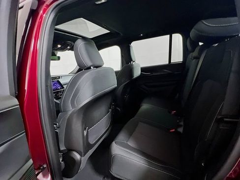 Used 2025 Jeep Grand Cherokee Laredo X w/ Luxury Tech Group I RWD image 21