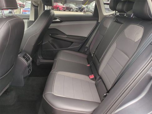 Used 2023 Volkswagen Taos SE image 25