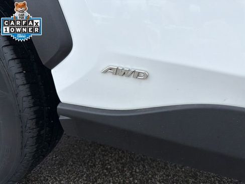 Used 2022 Toyota RAV4 LE AWD/4WD image 10