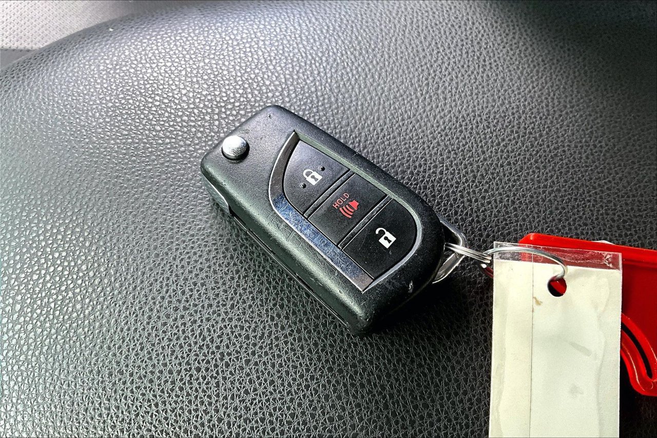 Used 2020 Toyota RAV4 LE AWD/4WD image 36