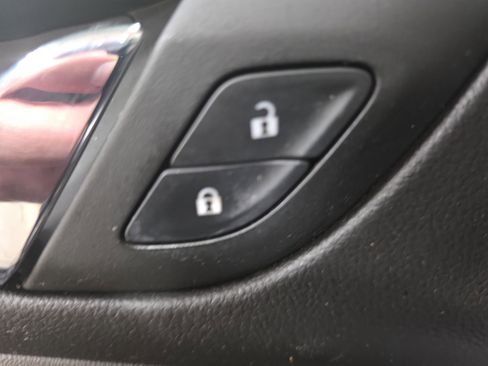 Used 2023 GMC Acadia SLE w/ Driver Convenience Package image 15