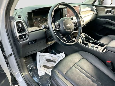 Certified 2023 Kia Sorento EX image 9