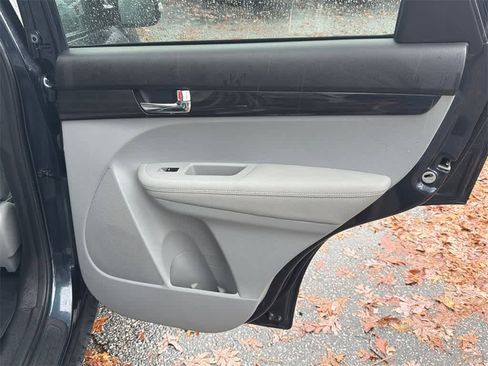 Used 2013 Kia Sorento LX w/ Value Pkg image 15