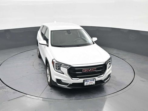 Used 2024 GMC Terrain SLE image 25