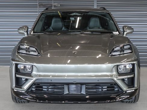 Used 2025 Porsche Macan Turbo Electric AWD/4WD image 8
