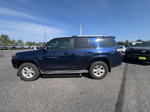 Used 2023 Toyota 4Runner SR5 Premium w/ SR5 Premium Package AWD/4WD image 3