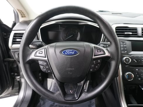 Used 2017 Ford Fusion SE image 15