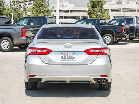 Used 2019 Toyota Camry SE w/ Carpet Mat Package FWD image 6