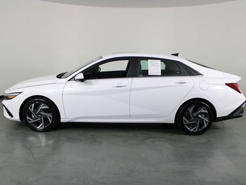 Certified 2025 Hyundai Elantra Limited image 10