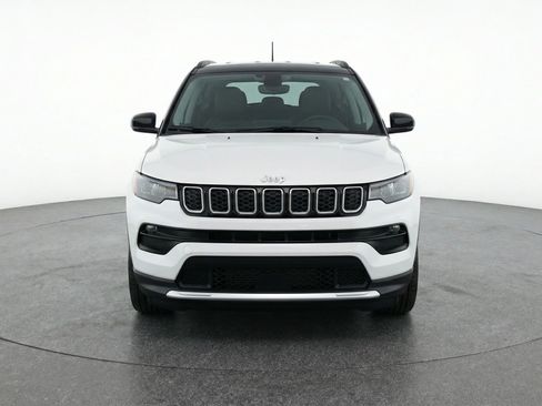 Used 2025 Jeep Compass Limited AWD/4WD image 2