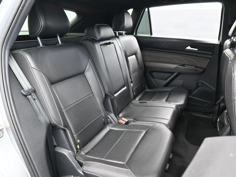 Used 2022 Volkswagen Atlas Cross Sport SE FWD image 45