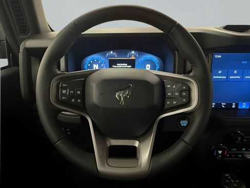 Used 2025 Ford Bronco Badlands AWD/4WD image 15