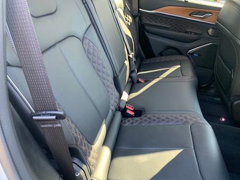 Used 2022 Jeep Grand Cherokee Summit AWD/4WD image 14
