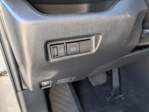 Used 2022 Toyota RAV4 XLE AWD/4WD image 23