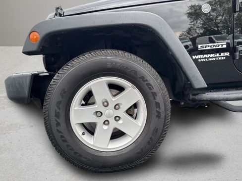 Used 2017 Jeep Wrangler Unlimited Sport w/ Quick Order Package 24S AWD/4WD image 27