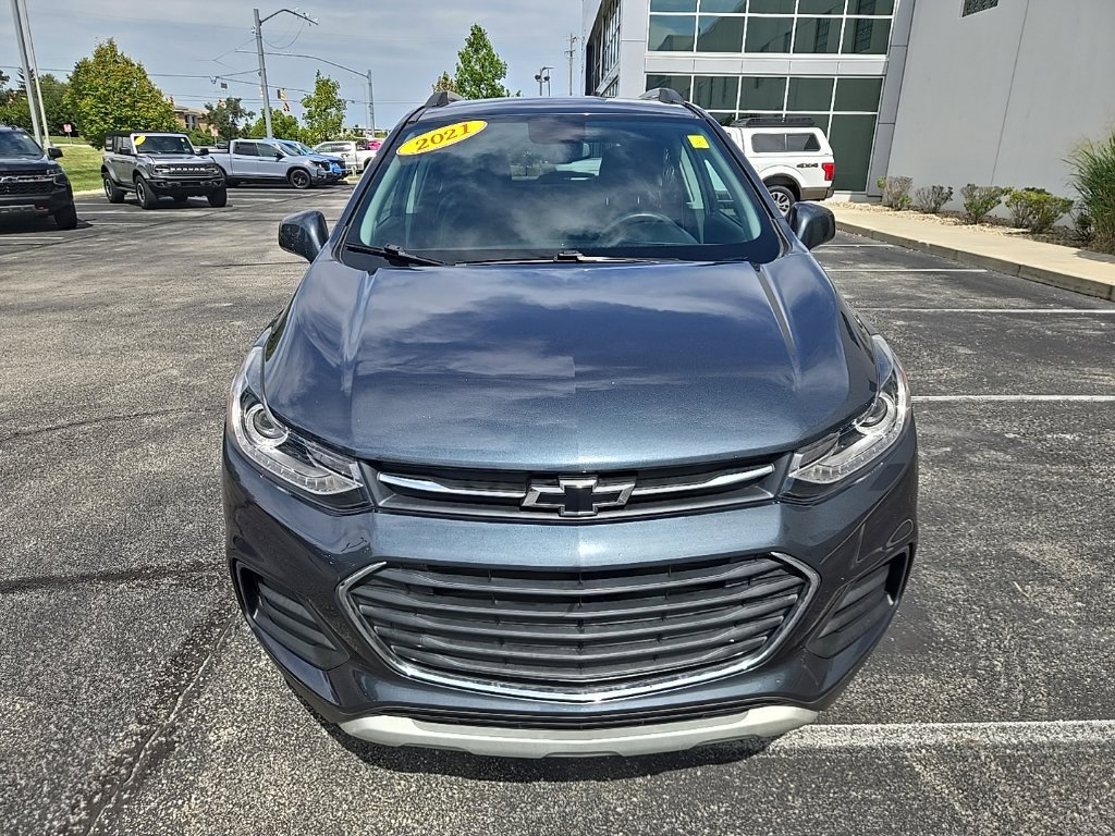 Used 2021 Chevrolet Trax LT w/ LT Convenience Package AWD/4WD image 3