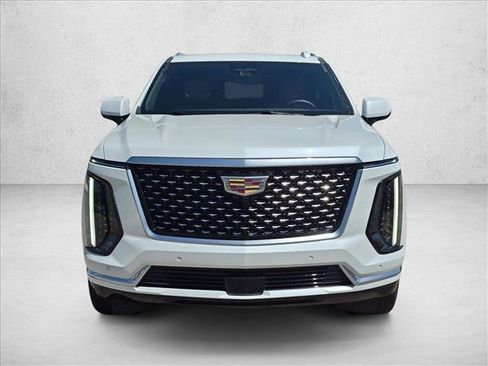 Used 2025 Cadillac Escalade Premium Luxury AWD/4WD image 2