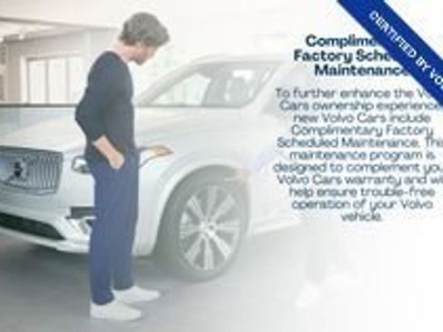 Used 2025 Volvo XC40 B5 Plus image 6