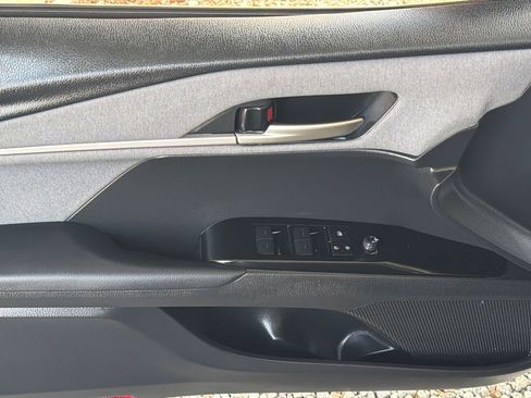 Used 2025 Toyota Camry LE image 3