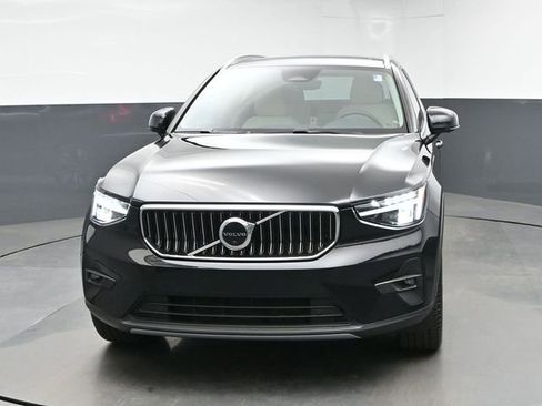 Used 2023 Volvo XC40 B4 Ultimate w/ Protection Package Premier FWD image 3