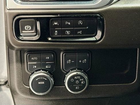 Used 2025 GMC Yukon XL Denali image 10