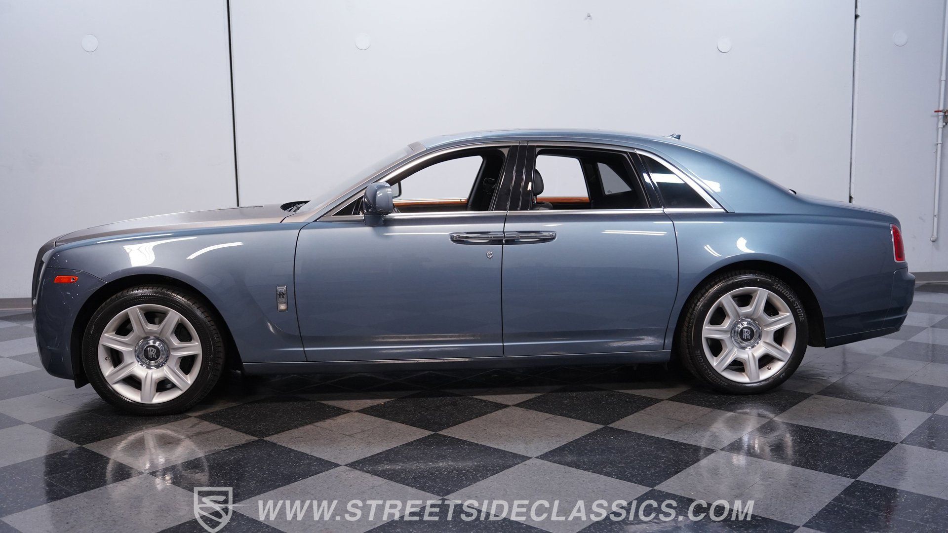 Used 2010 Rolls-Royce Ghost RWD image 2