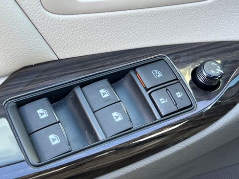 Used 2017 Toyota Sienna XLE Premium image 13