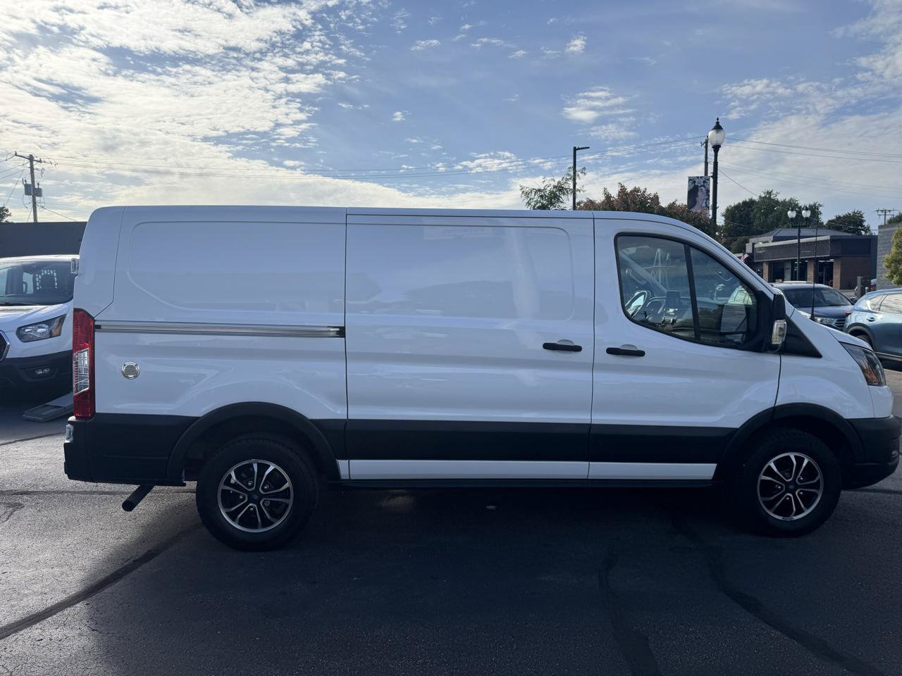 Used 2021 Ford Transit 250 Low Roof RWD image 5