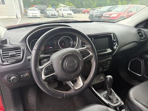 Used 2019 Jeep Compass Latitude FWD image 8