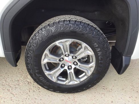 Used 2024 GMC Sierra 1500 SLT w/ X31 Off-Road Package image 5