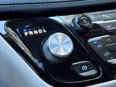 Used 2021 Chrysler Pacifica Touring image 21