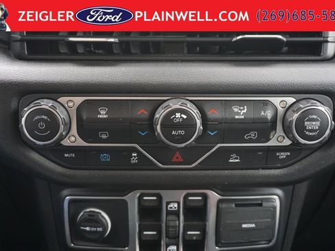 Used 2024 Jeep Wrangler Unlimited AWD/4WD image 19