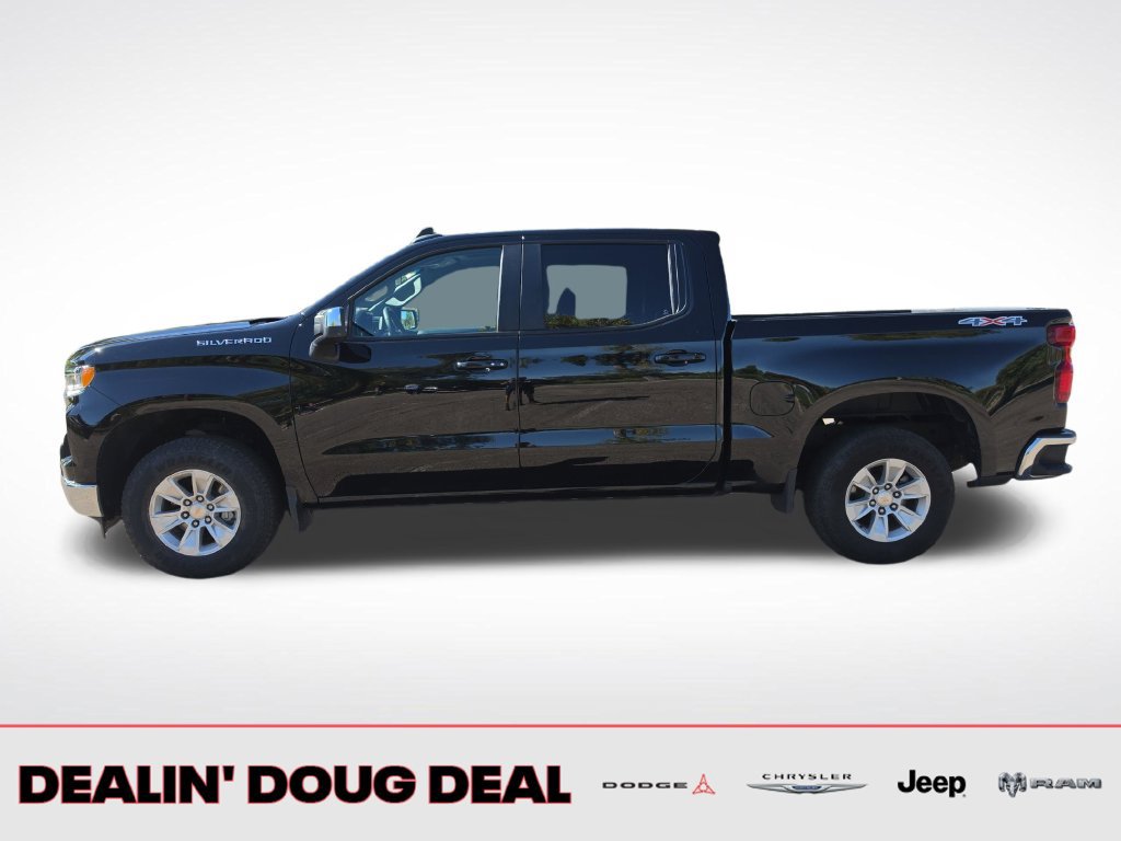 Used 2025 Chevrolet Silverado 1500 LT AWD/4WD image 3