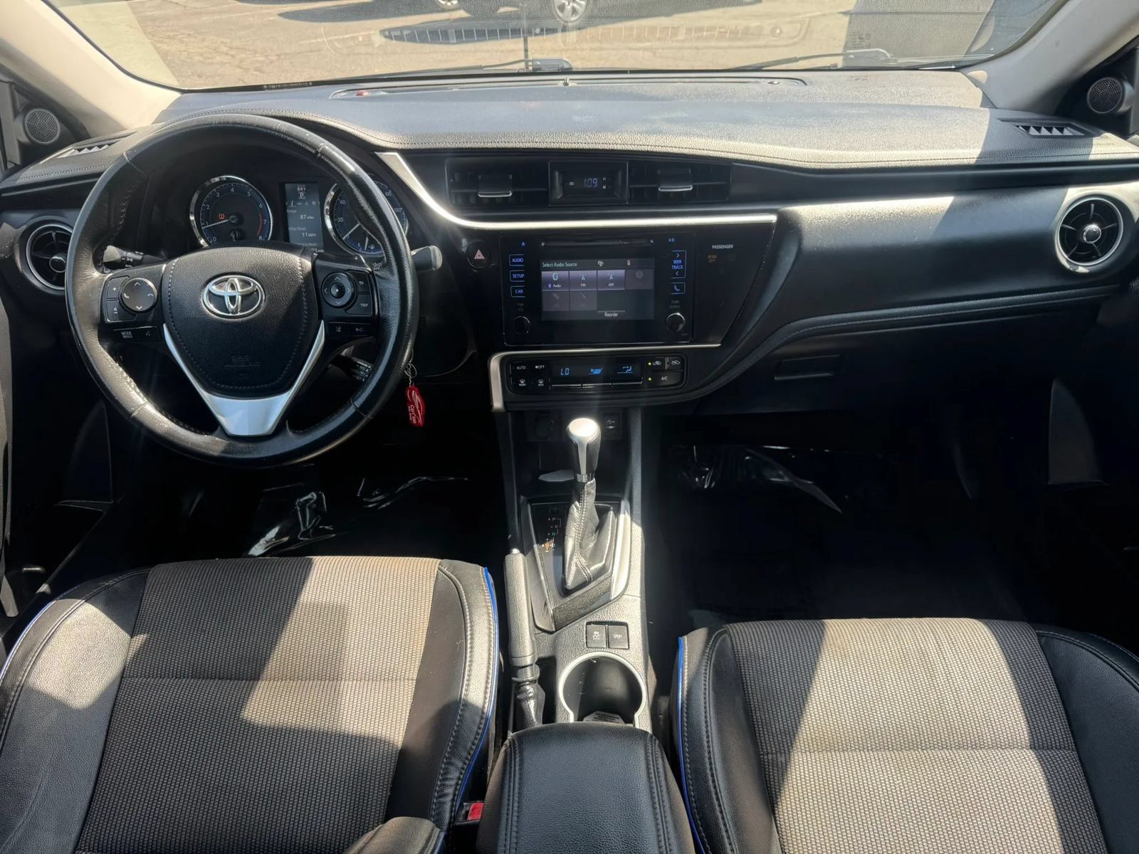 Used 2017 Toyota Corolla SE w/ Carpet Mat Package (TMS) FWD image 24