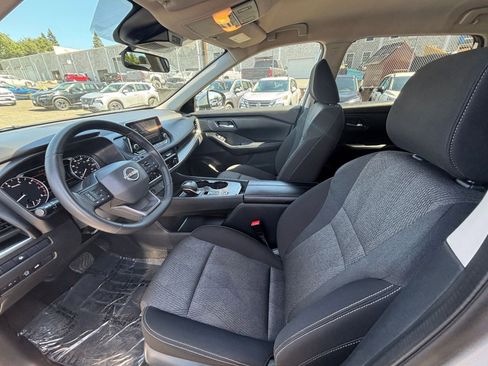Used 2025 Nissan Rogue SV FWD image 29