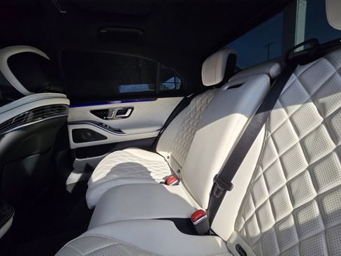 Used 2022 Mercedes-Benz S 580 S 580 w/ AMG Line Package image 16