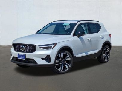 New 2026 Volvo XC40 B5 Ultra w/ Climate Package