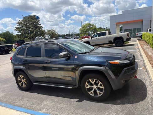 Used 2017 Jeep Cherokee Trailhawk w/ Comfort/Convenience Group image 14