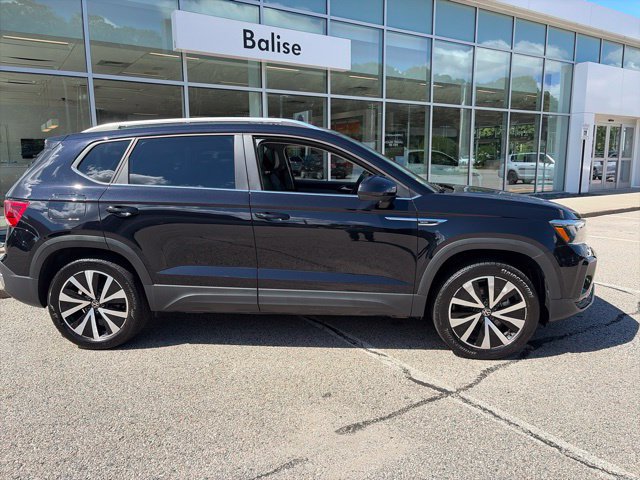 Certified 2023 Volkswagen Taos SE w/ Panoramic Sunroof Package AWD/4WD image 2