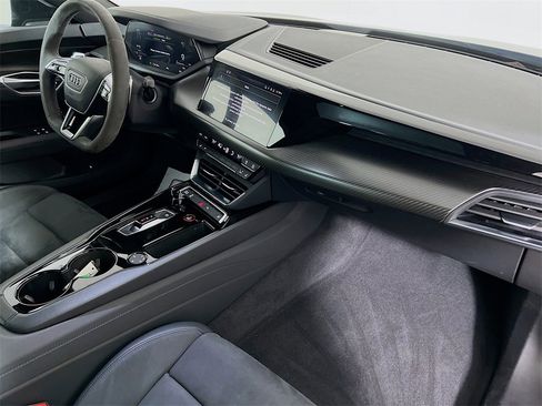Used 2022 Audi e-tron GT Premium Plus image 26