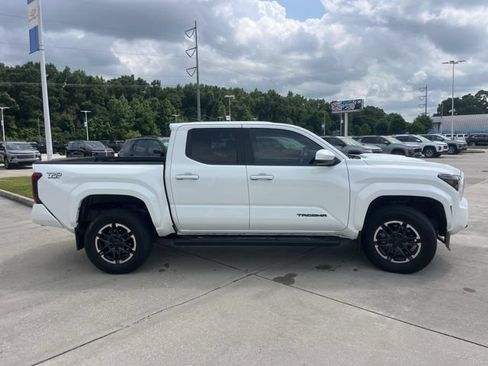 Used 2024 Toyota Tacoma TRD Sport RWD image 8