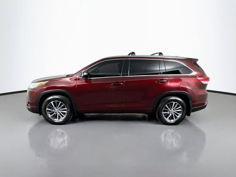 Used 2018 Toyota Highlander XLE AWD/4WD image 2