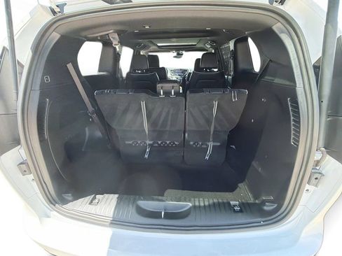 Used 2025 Chrysler Pacifica Limited FWD image 21