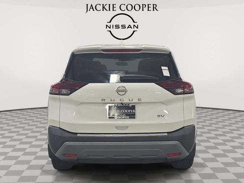 Used 2023 Nissan Rogue SV FWD image 6