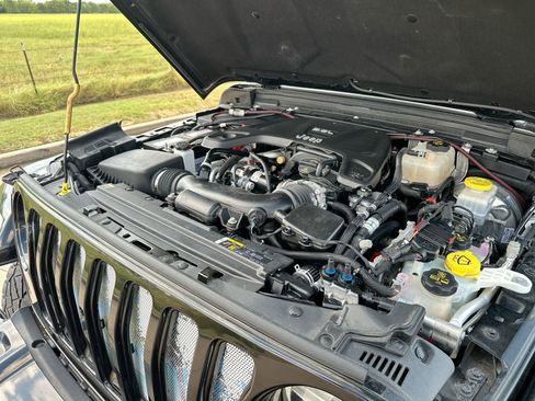 Used 2020 Jeep Wrangler Unlimited Sahara image 26