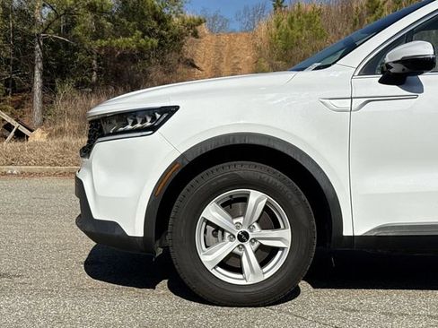 Used 2022 Kia Sorento LX image 19