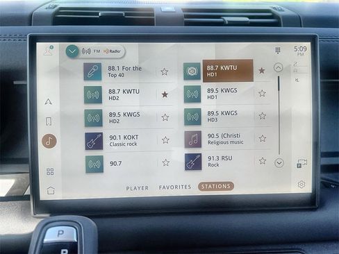 Used 2025 Land Rover Defender 110 S image 24