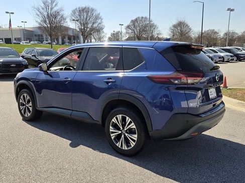 Used 2021 Nissan Rogue SV image 3