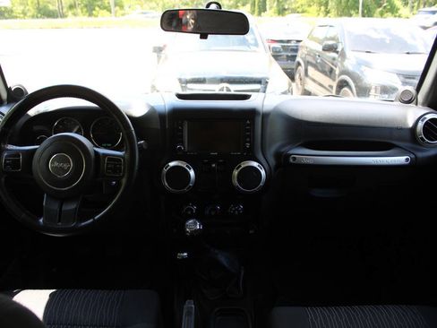 Used 2011 Jeep Wrangler Rubicon w/ Dual Top Group AWD/4WD image 27