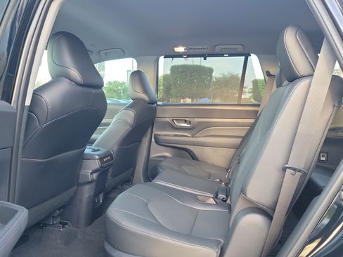 Used 2026 Toyota Grand Highlander XLE image 18